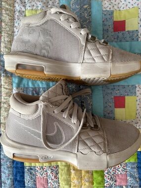 Nike LeBron Witness 8 Basketball shoes